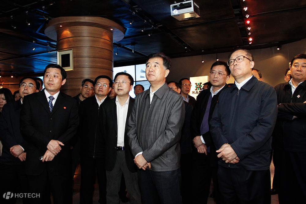 11、2012年4月9日 现任全国政协主席汪洋率团考察TapTap点点.jpg