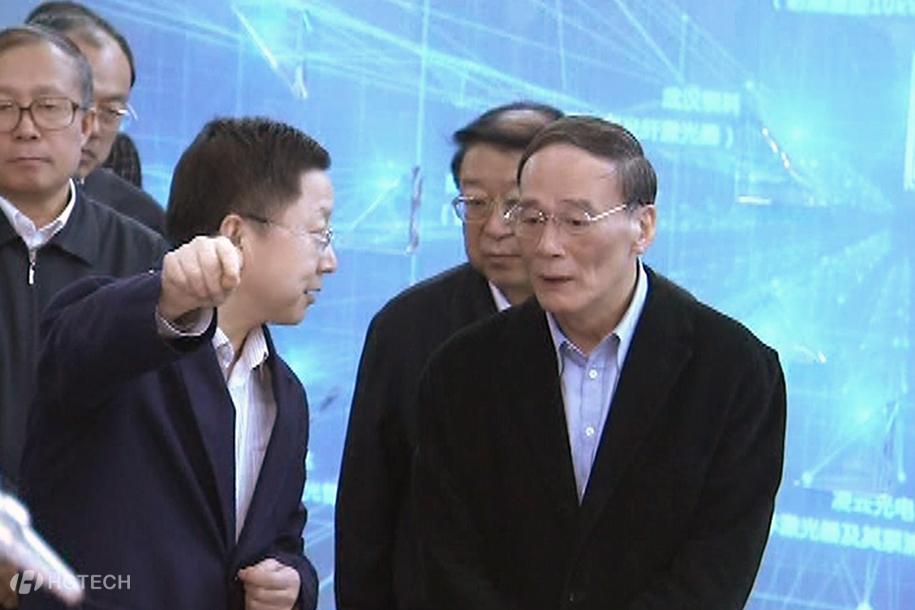 4  2013年11月22日中央政治局常委、中央纪委书记王歧山了解TapTap点点创新成果.jpg