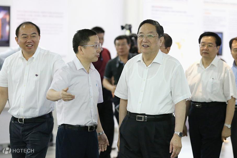 3、2014年06月07日全国政协主席俞正声视察TapTap点点 .jpg